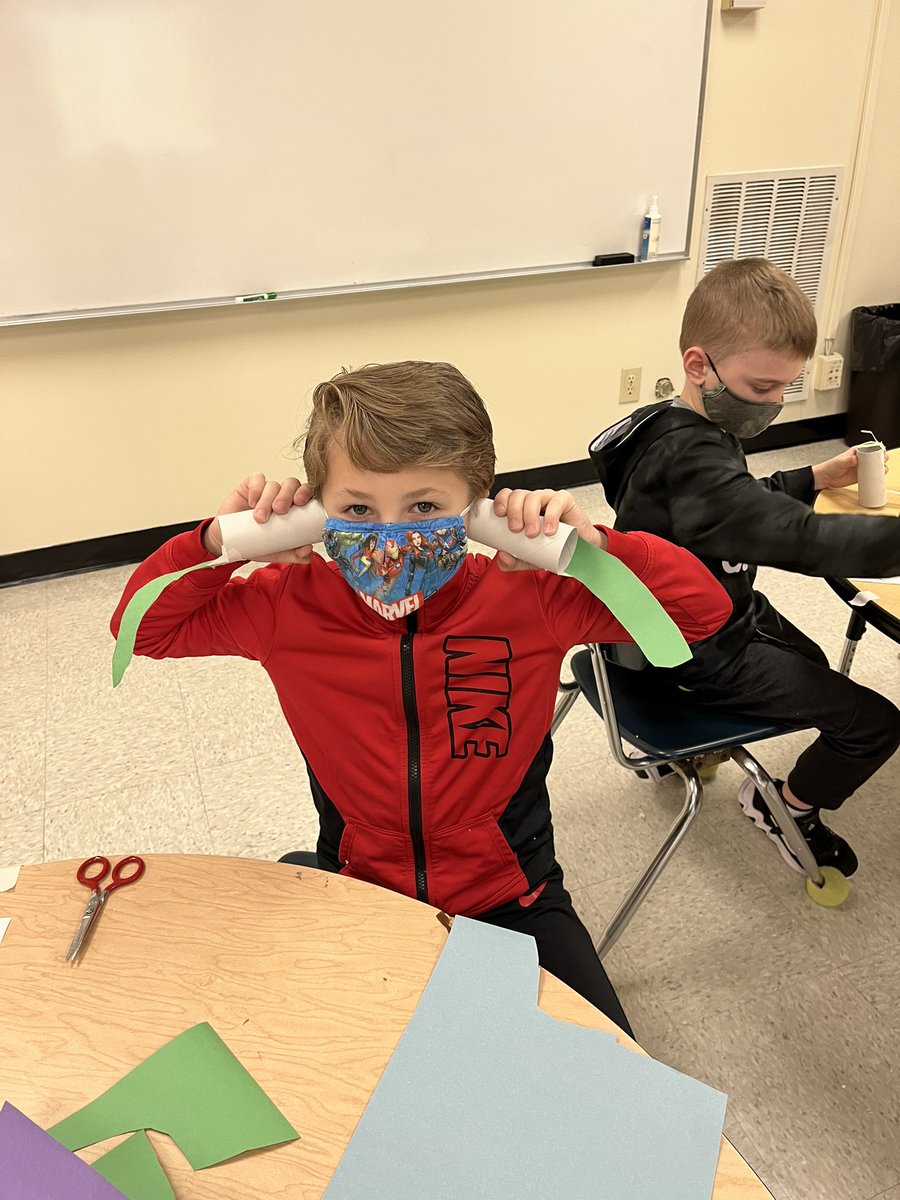 kcollazo's tweet image. Listening to nature sounds using our newly engineered ears! 👂🦻#STEM #DoScience @sfltrojans #Sound