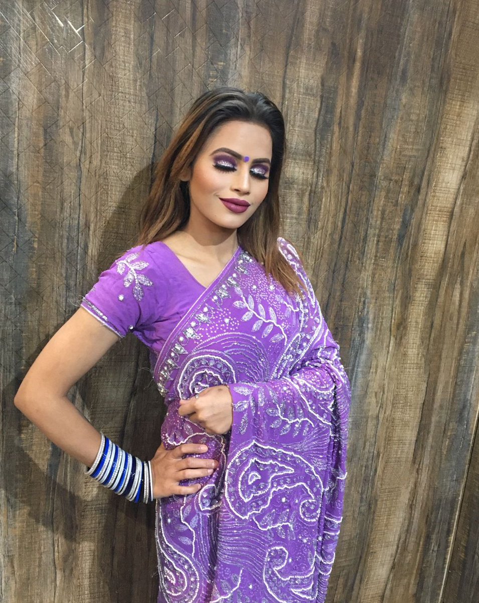 mahimakeover's tweet photo. mahimahimakeover #unisex #salon #bestmakeupartist #huda #mac #makeuptutorial #makeup #studio #kayle #lovemakeup #bestrudarpurartist  #freelanicing #wedding #makeup #artist  
city one Bhurarani road near by nazara hotel 
Con :6202747774 https://t.co/u8qBjLncPc