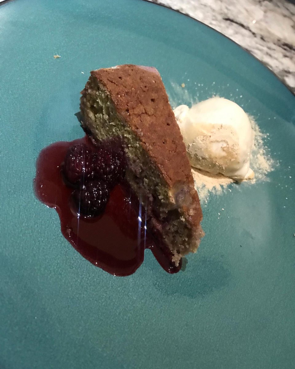 deankarrachef's tweet photo. And finally the dessert for this five course modern Zimbabwean menu I curated for some discerning diners . Mhunga ne mawuyu . Sorghum cake with boabab cheese cake ice cream and hibiscus blackberry sauce #foodblesser https://t.co/mpnRcepEit