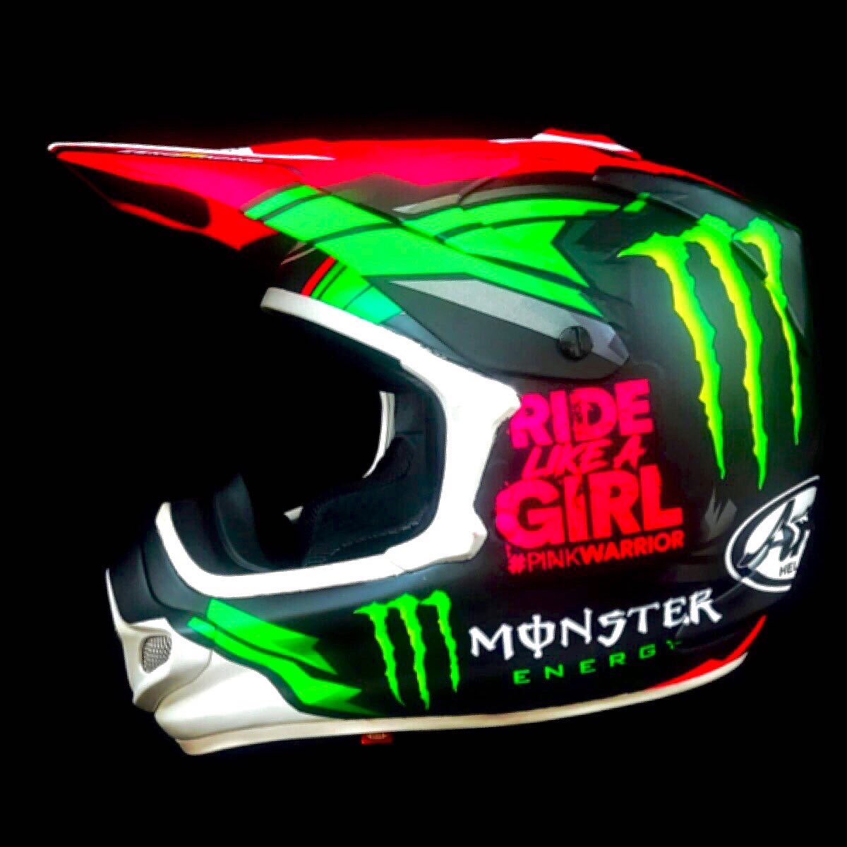NievesZero's tweet photo. Listo para llenar de barro!!! Enjoy jefa!!! @AnaCarrasco_22 , Zero Racing Helmet Design @AraiEurope #customcreative #sagola https://t.co/BuXK4jdHRP