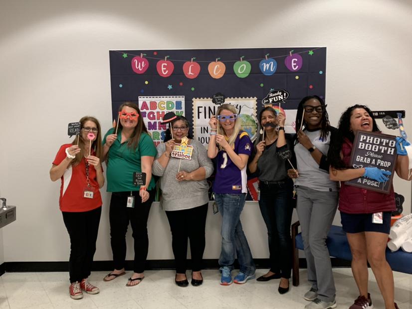<a href="/MDE_Stars/">MDE_Stars</a> Staff and our YRD Sergeant Jackson  supporting Literacy Night at the Selfie Booth. <a href="/collierschools/">Collier County Public Schools</a> <a href="/ccpsTitle1/">@CCPSTitle1</a> @