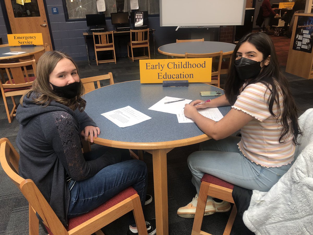 Tonya_Fleming1's tweet photo. The interest in Career and Technical Education is happening at Spring Mills High School! Good luck to all of our SMHS students who interviewed with James Rumsey Technical Institute.@JamesRumseyTech @SMHS_Official @JasonKamlowsky @PKMsupt @BerkCoSchoolsWV https://t.co/UF9HaWAF2W