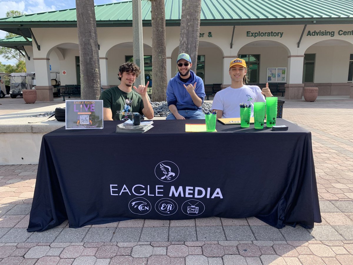 justinpaprocki's tweet photo. The interns are out tabling today on the student plaza until 1p. Come say hello 👋 https://t.co/DgupvEfdC4