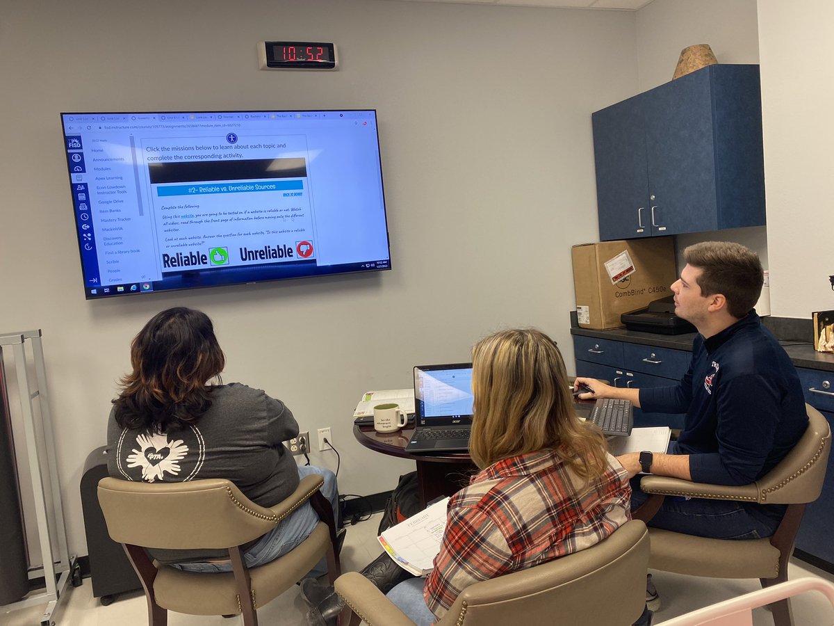 DrShawnPerry's tweet photo. Got to sneak in and watch some great Texas History planning. Texas Government here we come. @MrAdamoHistory @ChloeSmolka @Mcarp2Missy @HistoryandTech @FISDsocstudies https://t.co/F2GwkNbhIX