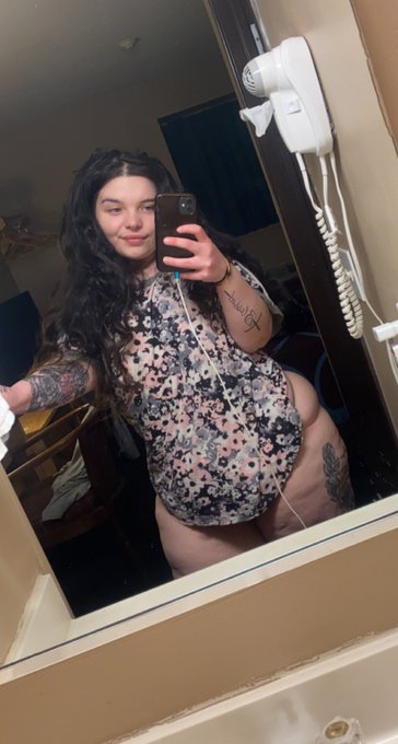 Watch 𝑫𝒆𝒃𝒃𝒊𝒆𝒆𝒆 😜's leaked NSFW photo on TwXstars