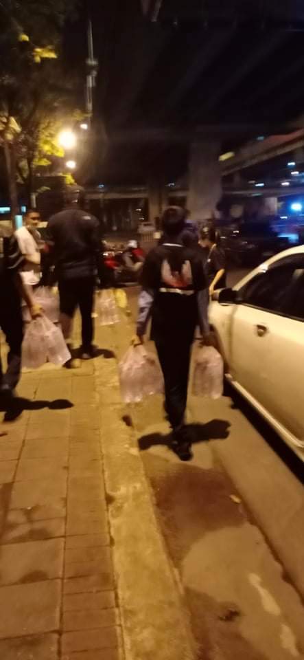 Scarlett_xx9's tweet image. แอดนินจา สื่อจากช่องLive real นำของมาให้ชาวนาค่ะ ใครสะดวกสามารถนำของไปบริจาคได้ที่หน้ากระทรวงการคลังนะคะ
#ม็อบชาวนา