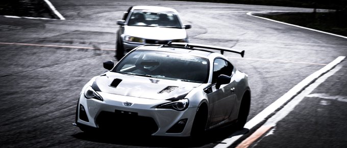 #車は荷重かかってるときが一番カッコいい

エロ絵描きサーキットバトルで撮って頂いたヤシ 