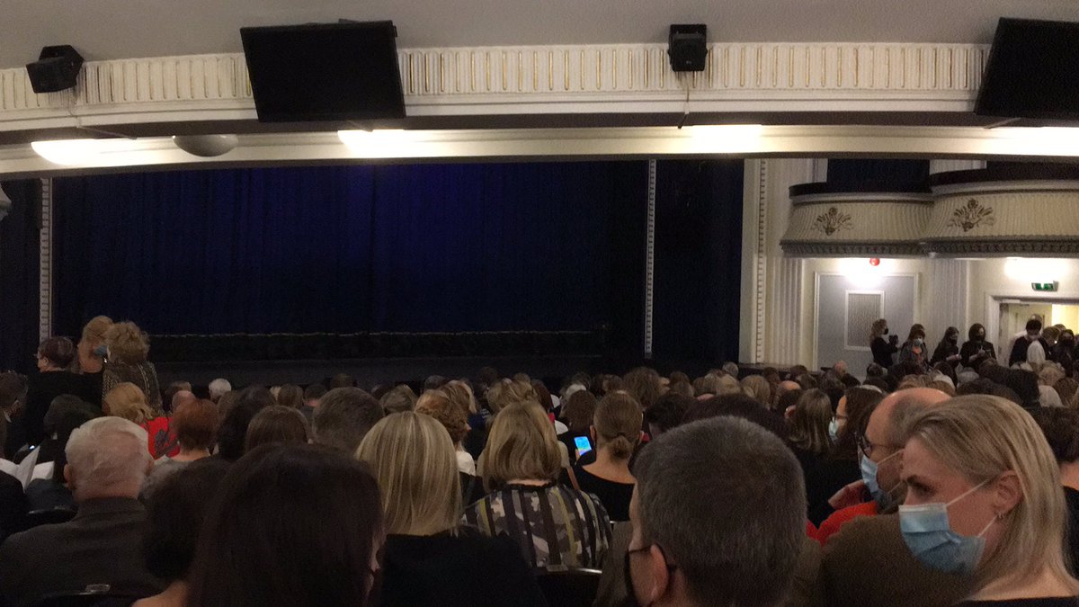 openside1471's tweet photo. Back of the stalls sell out!!! https://t.co/igF8lvROU6