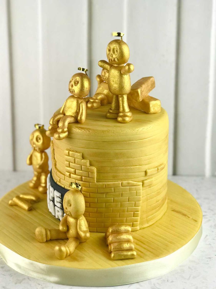 SlowN0m4d's tweet photo. Hello @hypebearsclub @jpegenthusiast_ ! Hope you are doing well! Trying to get a WL here and decided to make a fan art . Inspired by the 1/1 ,  love a gold monochromatic 1/1 . Made with edible fondant and colored with gold gel and dust .  Hope the HypeBears Fam like it! https://t.co/2Q90Hcc5DZ