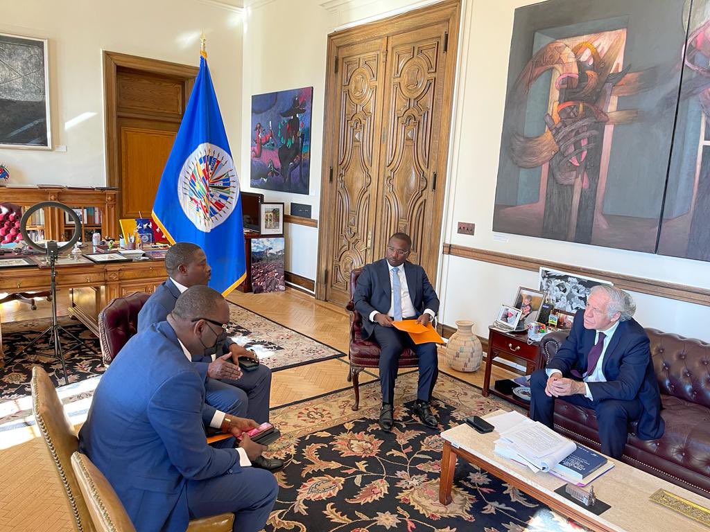 claudejoseph03's tweet photo. L’enquête autour de l’assasinat du Pdt Moise implique plusieurs pays de la région. Nous avons rencontré @Almagro_OEA2015, SG de l’OEA pour solliciter une réponse régionale face au blocage systématique de l’enquête par Mr. Henry afin d’aboutir à la vérité. #jistispoujovenel https://t.co/rm6HQt8Jx5