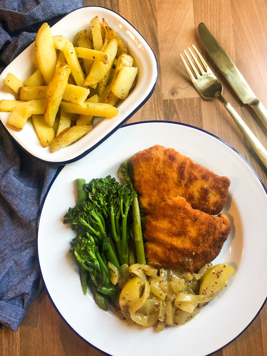 Porc_Blasus's tweet photo. Insta influencer Little Welsh Foodie has created this fab porc schnitzel recipe for us to celebrate #PorcWeek!
Served with oven-baked chips, this is proper honest and easy comfort food and a great post-work tea.
Find her recipe at https://t.co/PJVN0Ke4uW #tryporc https://t.co/wizd0OyUDx