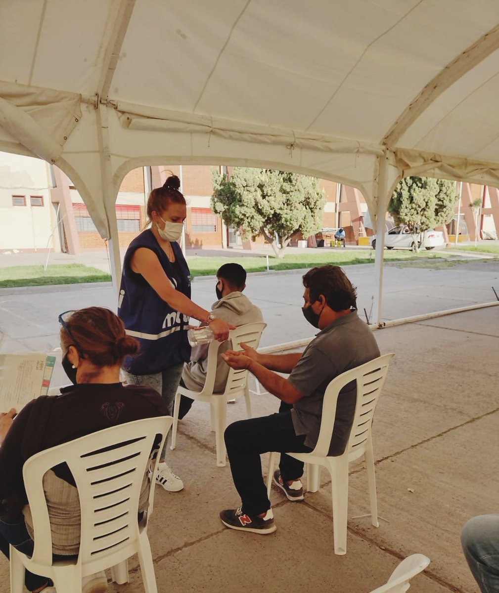 ElMPNesmasMPN's tweet photo. ¡Buen Jueves! 🙌
Como todos los días desde el inicio de la pandemia, nuestros equipos trabajan #CodoACodo con los de @NeuquenProv en el Plan de Vacunación y #ProgramaDetectAR.
Si aún no recibiste la vacuna o te falta completar esquemas acercate.
#NeuquénProvincia
#NeuquénCiudad https://t.co/i9MX1QQqcT