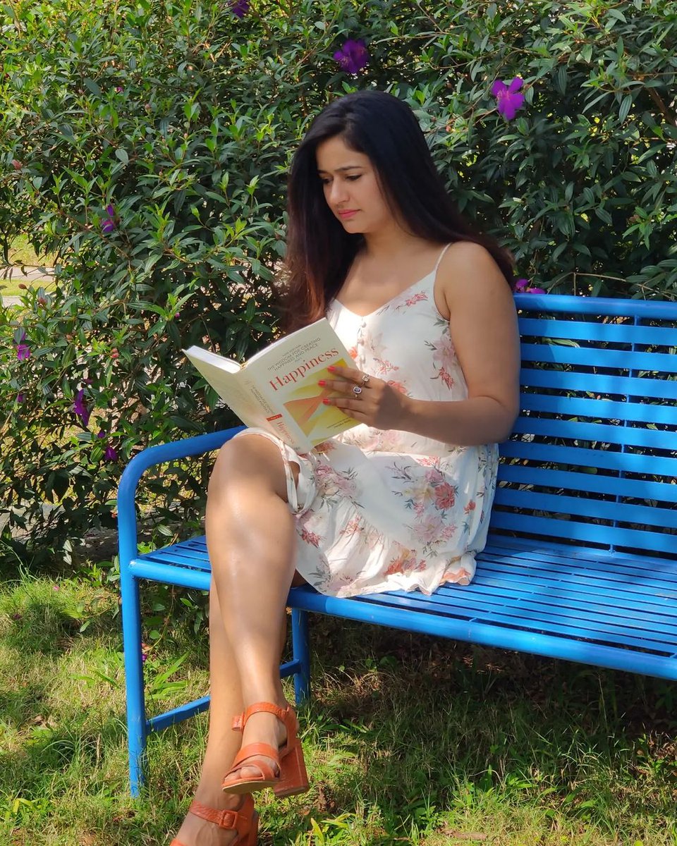 PoonamBajwa555's tweet photo. #PoonamBajwa : "In this little piece of heaven !!!! #betweenshots" https://t.co/0fMZJksjRl