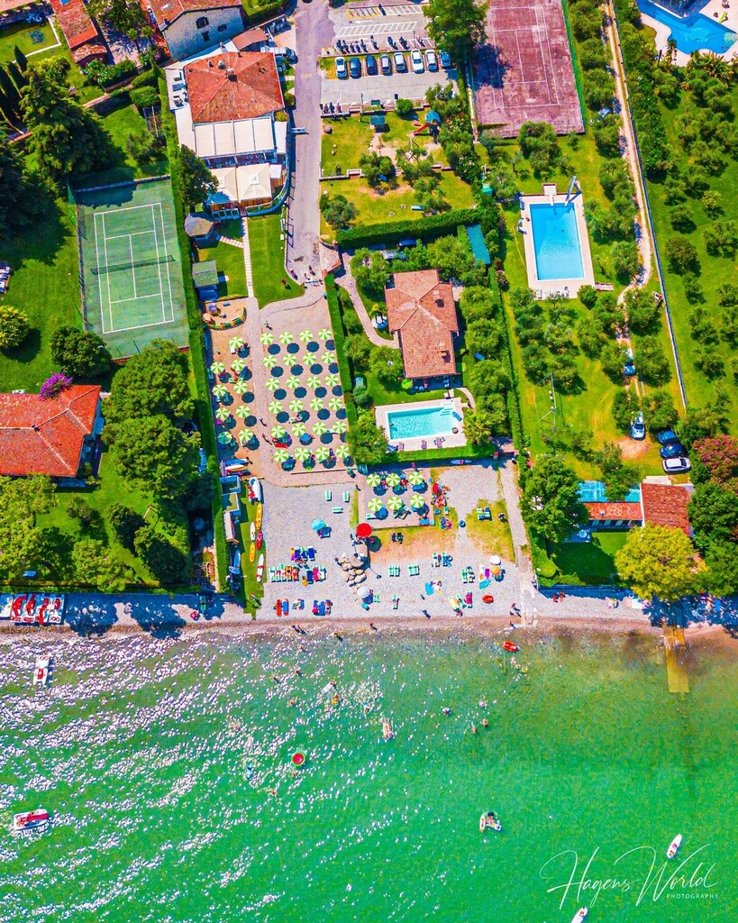 Hagens_World's tweet photo. Explore with me Bella Italia ❤️ 🇮🇹 -> Lago di Garda ⁠
.⁠
Lake Garda, the largest Italian lake, is steeped in Mediterranean charm. Kissed by the sun and caressed by the wind, this great sea of fresh water, surrounded by beautiful scenery and spectacul… https://t.co/1WghR2La5C https://t.co/8dHJMiloCm