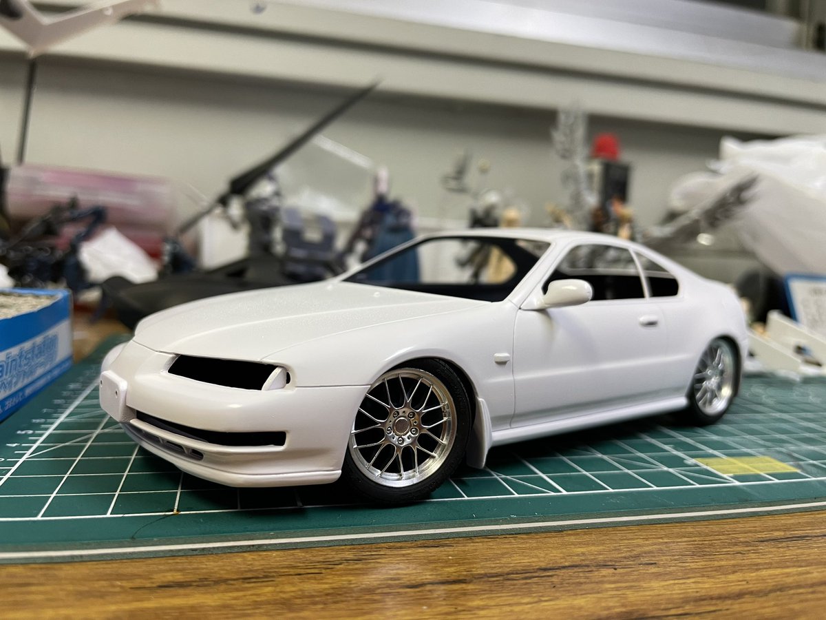 gj16dcm's tweet photo. とりあえず、ピンクサフから白へ。
明日表面砥いでもう一発白塗ったら次はパールだ!
ホイールもコレじゃないやつに替えたいけど、こっちの方が'90sっぽくて良い気がする。
#フジミ #プレリュード #BB4 #さあ走ろうか #JustMoveIt #アイルトンセナ https://t.co/e8SlFiy2sN