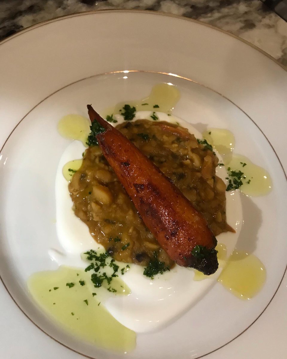 deankarrachef's tweet photo. Rupiza - cow pea ragout , butter poached carrot ,yoghurt and parsley  #modernzimbabweancuisine #foodblesser #DeAnkarraChef https://t.co/iihQwuDvEm