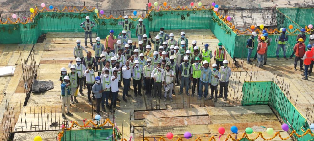 We are topping it off! Today marks a special day for the #Kohinoor as our #project team begins the final floor slab construction of the last tower 'Regal' of Phase-I. On this occasion, a #specialpooja was organised by the team to bless the premises of this G+41 tower.