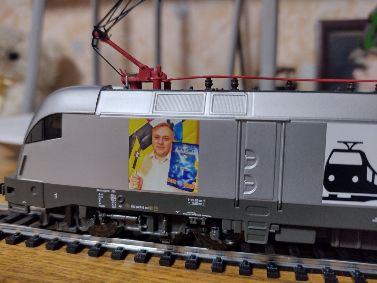 AzovCapital's tweet image. UK
На станцію Ліберленд-Експорт прибув електровоз в "Таурус" під брендом Liberland Railways
RU
Электровоз «Таурус» забрендиованный под Liberland Railways прибыл на станцию Либерленд-Экспорт

 #liberlandrailways