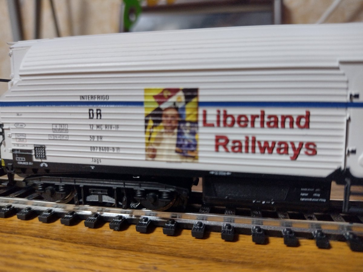 AzovCapital's tweet image. UK
На станцію Ліберленд-Експорт прибув електровоз в "Таурус" під брендом Liberland Railways
RU
Электровоз «Таурус» забрендиованный под Liberland Railways прибыл на станцию Либерленд-Экспорт

 #liberlandrailways