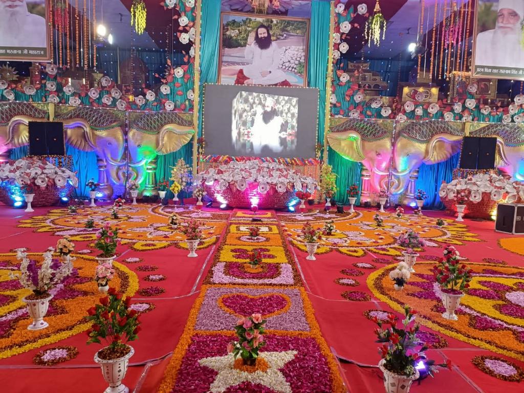 Sonianayyer7's tweet photo. The 103rd incarnation day of Shah Satnam Singh Ji Maharaj was #DedicatedToHumanity. Millions of devotees gathered at @derasachasauda & celebrated the pious #IncarnationDay with various welfare activities under the guidance of St. @Gurmeetramrahim Ji. https://t.co/4vcWmPNjWP