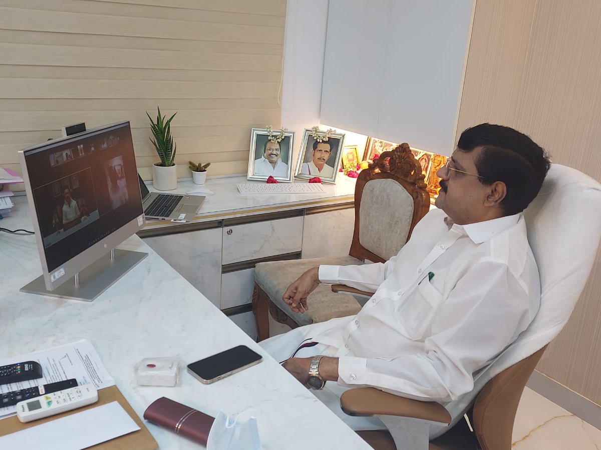 JkarunanithiMLA's tweet photo. கழகத் தலைவர் திரு. @mkstalin அவர்கள் தலைமையில் காணொளி வாயிலாக இன்று நடைபெற்ற மாவட்ட கழக செயலாளர்கள் - நாடாளுமன்ற உறுப்பினர்கள் - சட்டமன்ற உறுப்பினர்கள் கூட்டத்தில் கலந்து கொண்டேன்.
@DMK_Chennai 
#dmk #mkstalin #dmk4tn #mkstlain4tn https://t.co/oeRQ0gLDDA