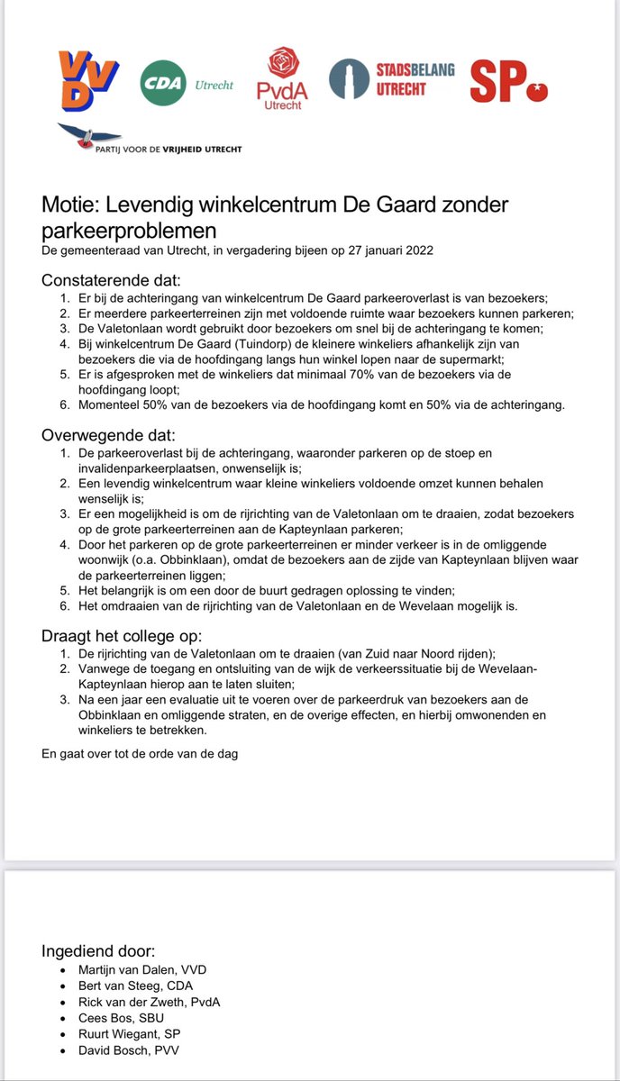 MGvanDalen's tweet photo. Bewoners in #Tuindorp (#Utrecht) hebben parkeeroverlast, bezoekers parkeren bij de achteringang bij winkelcentrum #DeGaard. Kleine winkeliers bij de hoofdingang missen daardoor klanten. Simpele oplossing: omdraaien rijrichting: daardoor parkeert iedereen op de grote 🅿️. https://t.co/jIDp0qzI3m