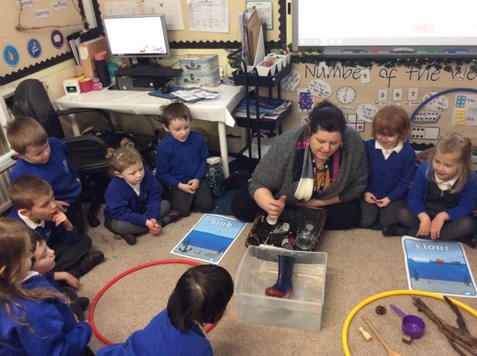 HelmRLT's tweet image. Oak class have been helping Miss Midgley to sort out all her objects.  They grouped them according to the material they are made from.  They then had lots of fun exploring which objects float and which objects sink - sometimes they did both! #sciencefun #sortingmaterials
