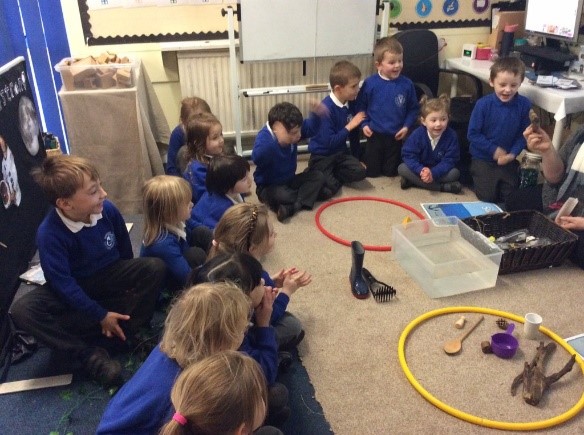 HelmRLT's tweet image. Oak class have been helping Miss Midgley to sort out all her objects.  They grouped them according to the material they are made from.  They then had lots of fun exploring which objects float and which objects sink - sometimes they did both! #sciencefun #sortingmaterials