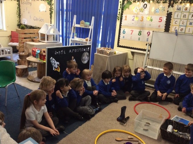 HelmRLT's tweet image. Oak class have been helping Miss Midgley to sort out all her objects.  They grouped them according to the material they are made from.  They then had lots of fun exploring which objects float and which objects sink - sometimes they did both! #sciencefun #sortingmaterials
