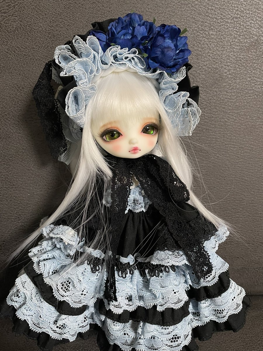 mira_dool's tweet photo. #鉱物アイ
#kreamdoll
〝改めまして……Rêveur…です
喋るの、苦手…宜しく……〟
新ドレス、ウイッグ、アンモライトの鉱物アイを宿したRêveur〝レヴール〟です
アンモライトは角度でその彩りが変わるので見てて飽きませんよね
新しいドレスも素敵で大満足でふ♪
小さなRêveur宜しくお願いします https://t.co/lv7YWNAVH5
