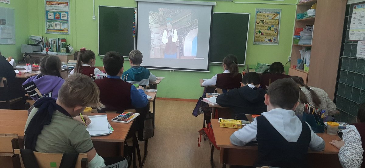 21 января,  в рамках проекта "Культура для школьников", в 4 классе прошла мультвикторина, а также показ мультипликационного фильма 1952 года "Аленький цветочек". После просмотра сравнили фильм и текст. А также дети с удовольствием нарисовали иллюстрации к этой сказке.