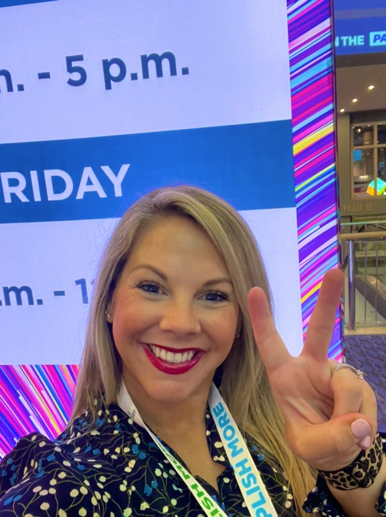 Day 2 @fetc! Got here bright and early to see @media_patty representing the wonderful work @AlachuaSchools does! @DiscoveryEd #FETC2022 #superstar #librarymediaspecialist