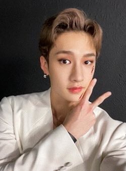 OMG LOOK AT BANG CHAN