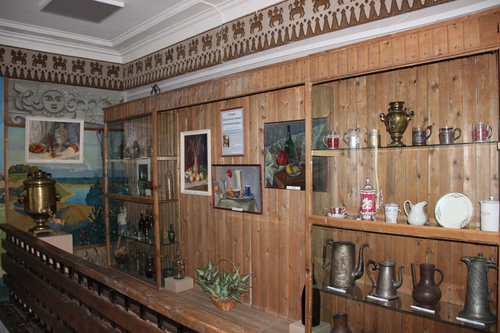 «Сосуды.Бутылка как элемент эстетической среды».
Так называется новая выставка, открывшаяся в Алексинском музее.Экспонатами выставки «Сосуды. Бутылка как элемент эстетической среды» стали –  глиняная посуда (кувшины,кринки,горшки, кружки и др.)
Продолжение ahkm.ru