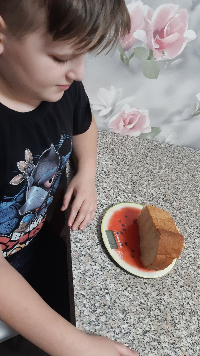 27 января в нашей стране вспоминают очень важное историческое событие - День полного освобождения Ленинграда от фашистской блокады, продолжавшейся 872 дня. Несмотря на дистанционный формат обучения, в 4 классе прошло онлайн мероприятие "Выжил! Выстоял! Не сдался Ленинград!"