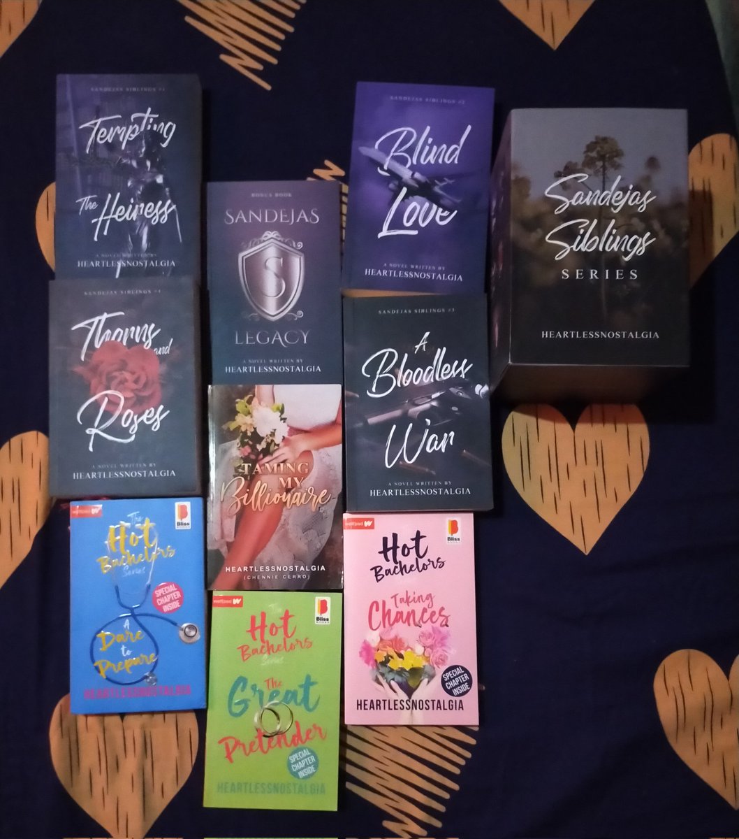 RomeletteV's tweet photo. My HeartlessNostalgia books 💛
 @heartlessN_wp https://t.co/tsQIO5ZuZl