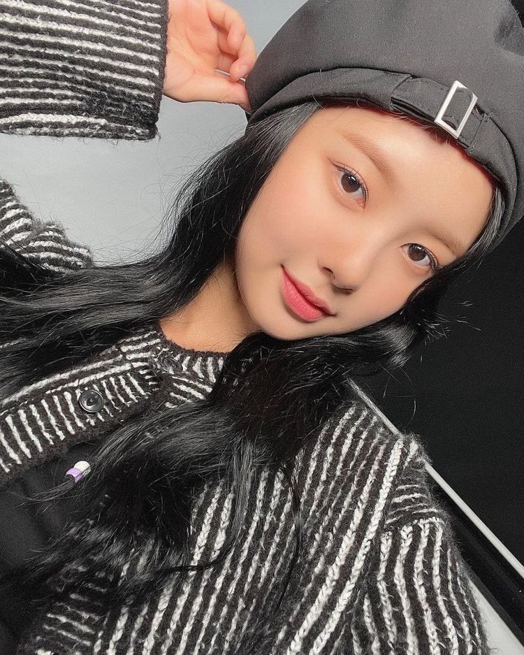 dayeonselca's tweet photo. https://t.co/JvGMNMNv1n