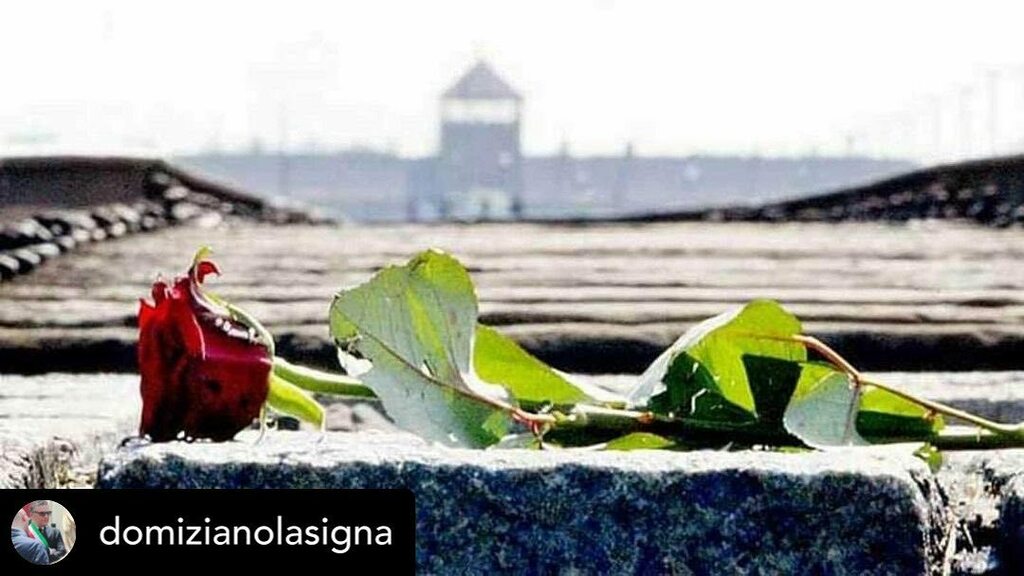 Posted <a href="/withregram/">Repost app</a> • @domizianolasigna il RICORDO è TRACCIA e DOVERE
Abbiamo il dovere di ricordare, il dovere di conoscere affinché la memoria continui ad essere traccia di vita a difesa della vita. 
“La memoria è come il mare: può restituire brande… instagr.am/p/CZPEmhLAUpz/