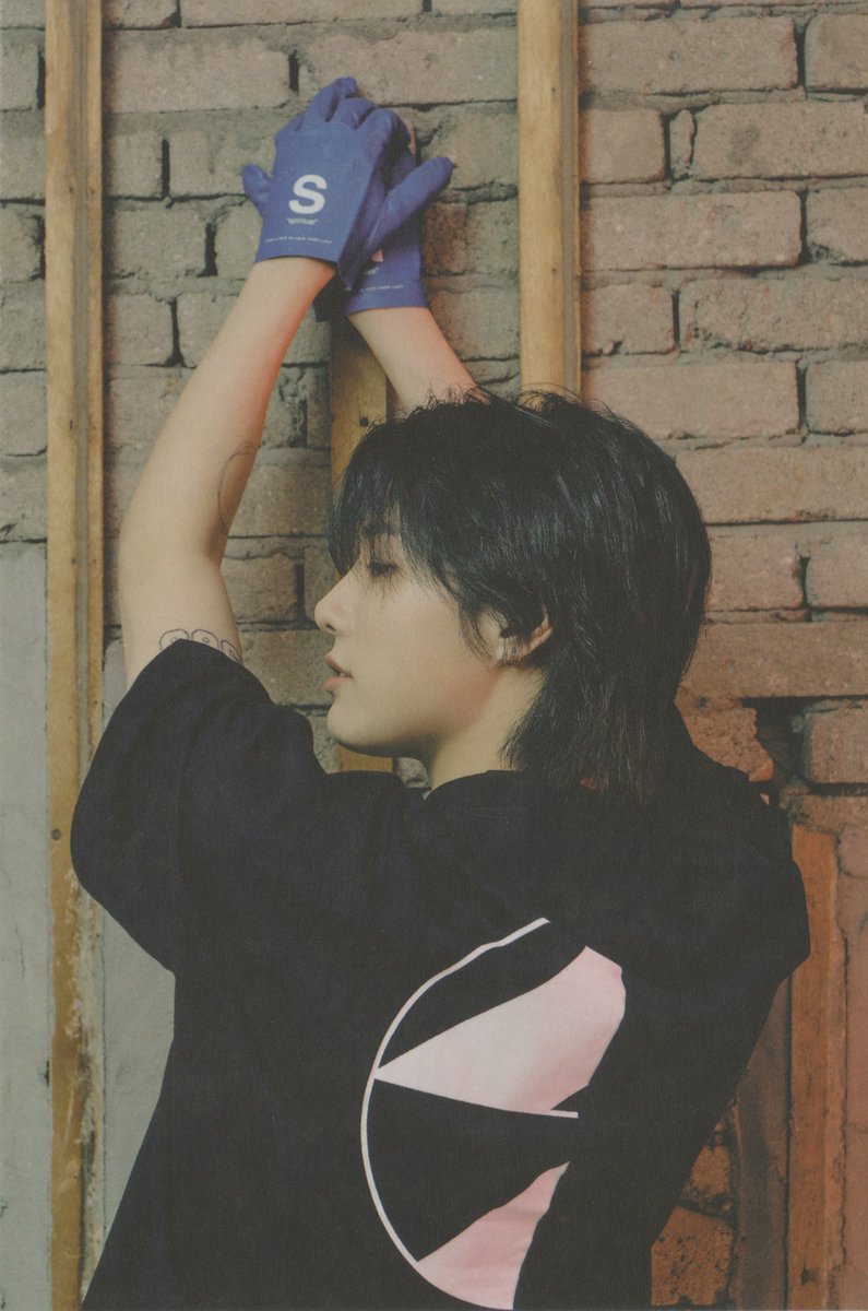 Woodz_Scans's tweet photo. 2022 Season's Greetings : READY-TO 엽서 스캔

#WOODZ #조승연 https://t.co/73eDHRWd5g