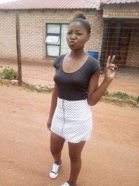 Abramjee's tweet photo. #Kidnappings  Oratile Mothibi (18) has been kidnapped in Taung, North West. She was taken at knifepoint by an unknown man while walking back home in Magogong Village. Anyone with info,  call 08600 10111. #CrimeStop @SAPoliceService https://t.co/TbaA16bO5H