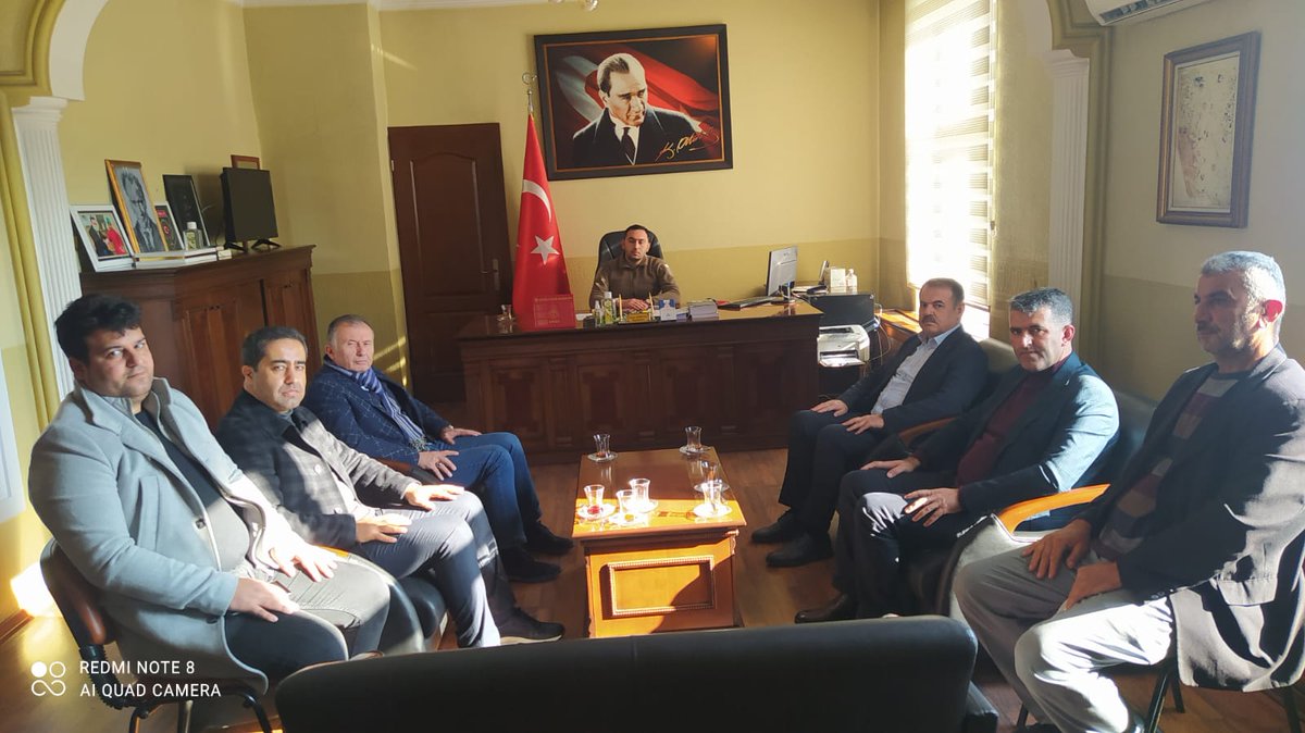 _huseyintutar68's tweet photo. Memur Sen Hatay İl Başkanımız ve hizmet kolu başkanlarımızla Hassa Kaymakamımız Sayın Ahmet KORKMAZ'a, yaşadığımız yoğun kar yağışı ve mağduriyetlerden ötürü geçmiş olsun ziyaretinde bulunduk.Rabbim memleketimizi her türlü afetten muhafaza eylesin, devletimize zeval vermesin. https://t.co/jg8YEpctQJ