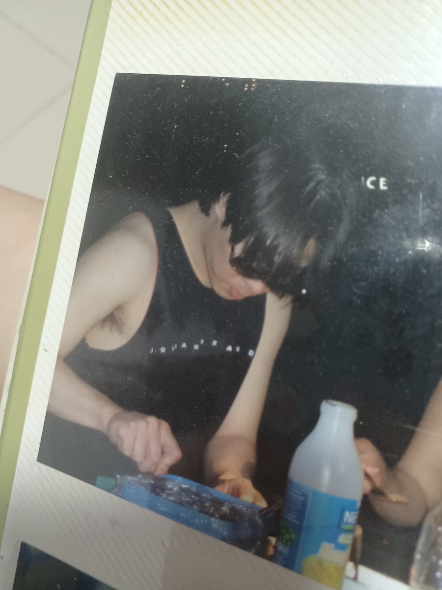 namujoonslovr's tweet photo. I have been inactive in this account and I don't know if this will reach anyone or if anyone would help or retweet this but I need your help. My father is japanese and I have only seen him in pictures. I never talked to him, never video chatted him, never had a message w/ him++ https://t.co/RQsAvxzT4N