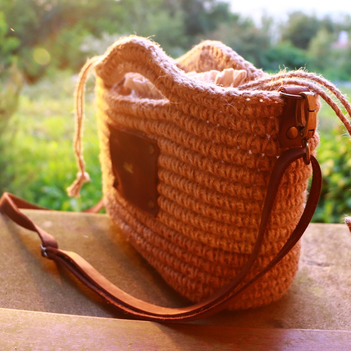 emiartesania's tweet photo. Modelo KOKOLO disfrutando de la armonía y paz del atardecer

#bolsos #HandBag #handbags #purse #purses #slowfashion #hechoamano #handmade #atardecer #eskuzegina #hechoensansebastian #moda #fashion #crochet #yute #bohostyle https://t.co/XLhKmiJH3G