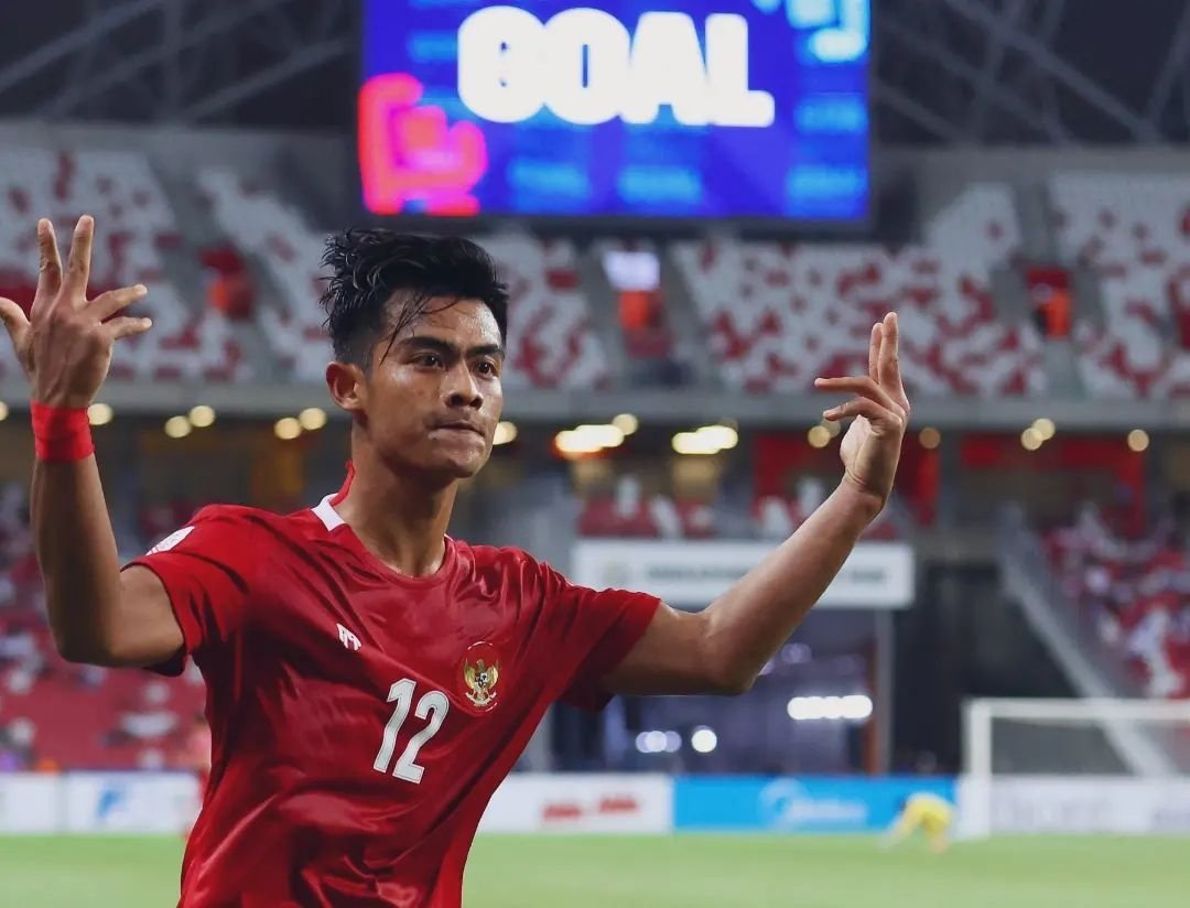 bangkitb3rgerak's tweet photo. Atlit tolak peluru yang nyamar menjadi pemain bola 🤣

Dedik Asnawi
Pratama Arhan
Ricky Kambuaya
Striker timnas indonesia
#TimnasDay  #YakinSiapNikah https://t.co/8ndfSEr1PY