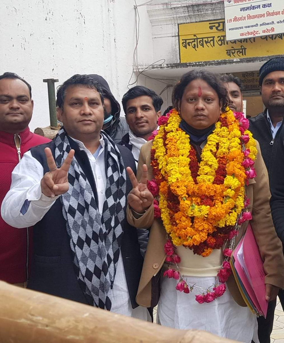 satendrasingh56's tweet photo. #123 B3 विधानसभा बरेली 
श्री अगम मौर्या जी के नामांकन कार्यक्रम में... @agammaurya3333 @samajwadiparty @yadavakhilesh https://t.co/r7xeWdmwMR