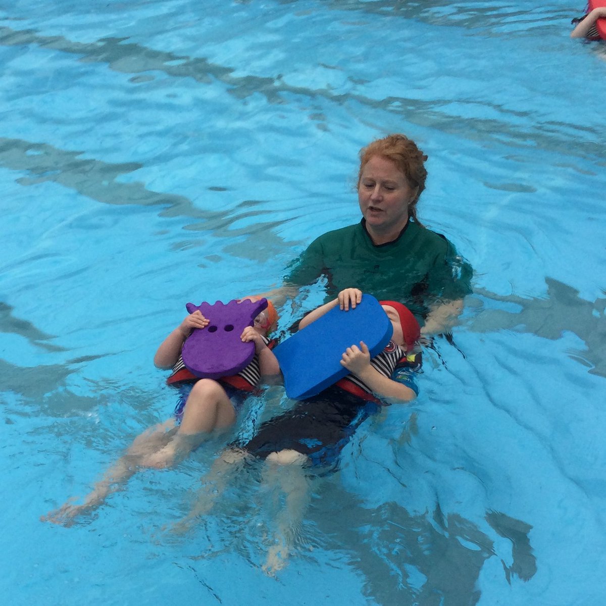 CHSEarlyYears's tweet photo. Nursery have been making a splash this week as they build up their confidence in the pool and begin learning how to swim on their back! #EYFS #Swimming https://t.co/XEepFjSgIC