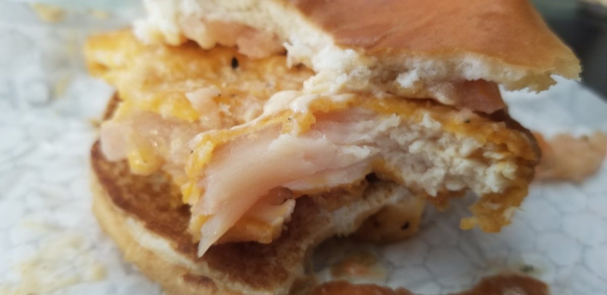 profound_mind23's tweet photo. So I been trying to eat fruit🍏🍌🍐for breakfast in the morning so by lunch time I'm starving, something told me yesterday to go to @ChickfilA  but I went to @Wendys on williamson road instead. I ordered a spicy chicken sandwich this is what I got a RAW Chicken sandwich. Nasty!! https://t.co/GMmr1eGF7l