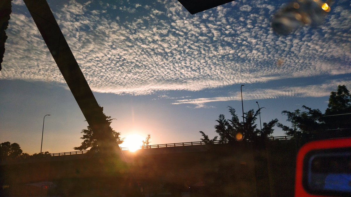 demiangilaldeco's tweet photo. Amanecer #FelizJueves  @incmnszmx https://t.co/39t9Ix7lgL