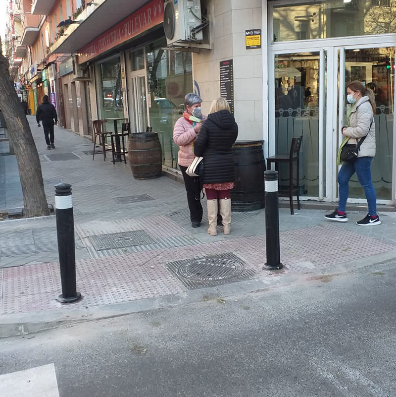 FORJAS_es's tweet photo. Terminando los trabajos de instalación de los Bolardos Fuencarral MU-54 suministrados por #Forjas. Los Bolardos Fuencarral MU-54, son un elemento de mobiliario urbano indispensable que evitan el acceso de vehículos de la calzada a las aceras. 

#urbanequipment #bolardo #bolardos https://t.co/wnwLhIUj9L