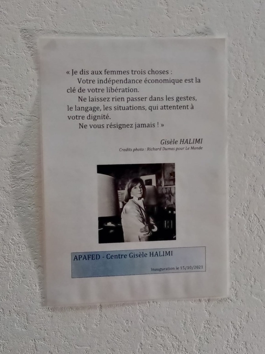 ChTaubira's tweet photo. Ce matin à Bordeaux à la rencontre de l’Association pour l’Accueil des Femmes En Difficulté #APAFED qui accompagne et reçoit des femmes victimes de violences conjugales. https://t.co/ktcVpNKGrI